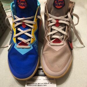 Nike LeBron 18 Low..Space Jam Road Runner Vs Cyote